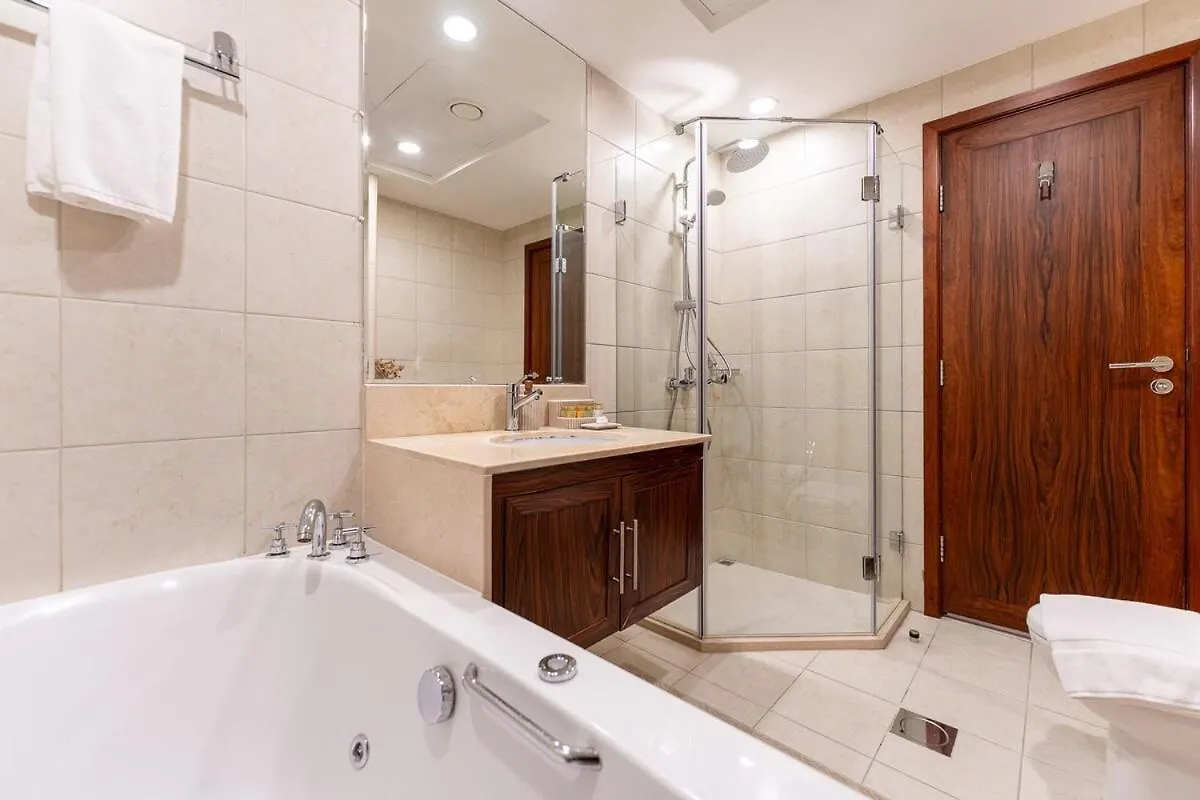 Chic 1-Bedroom Getaway With Downtown Living Charm Dubaj 0*,