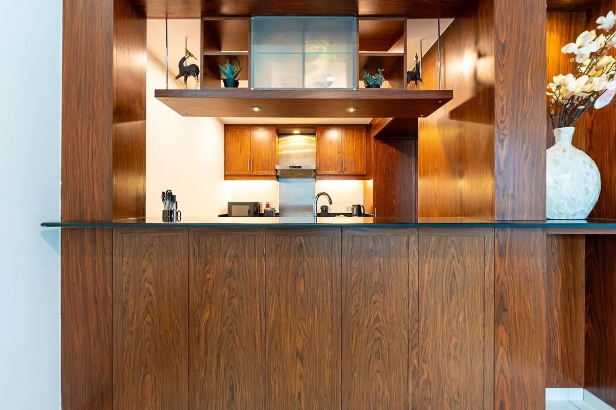 Chic 1-Bedroom Getaway With Downtown Living Charm Dubai