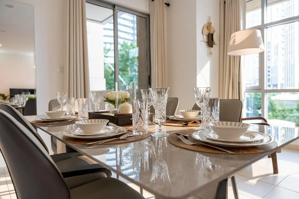 Chic 1-Bedroom Getaway With Downtown Living Charm Dubai Apartment